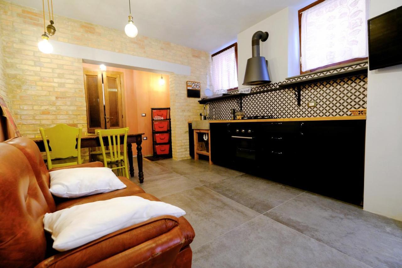 サン・ベネデット・デル・トロントLa Casa Di Francesco E Rosinaアパートメント エクステリア 写真